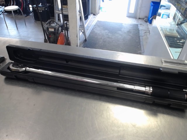 Torque wrench dans case