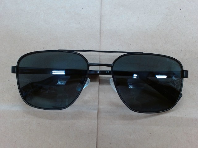 Lunette de soleil noir