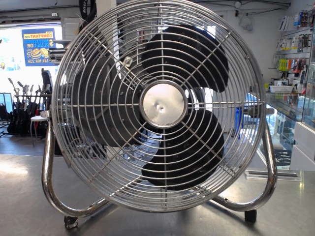 Petit ventilateur en metal
