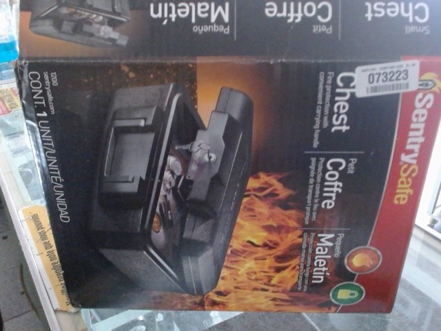 Coffre sentry safe dans boite