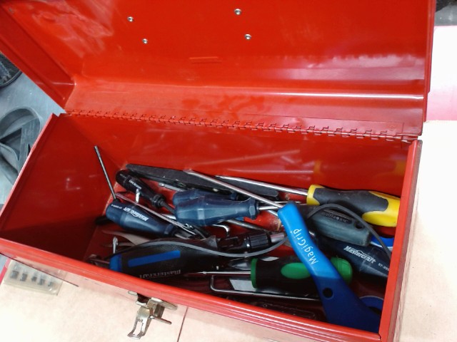 Kit d'outils divers en case