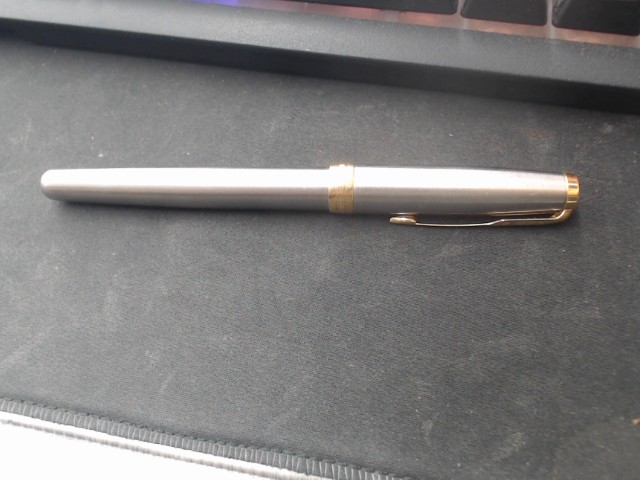 Stylo a parker argent et or