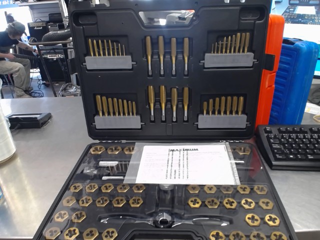 Tap & die set