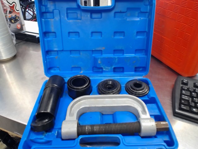 Front wheel bearing kit