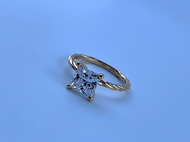 BAGUE EN OR 10KT POUR FEMME