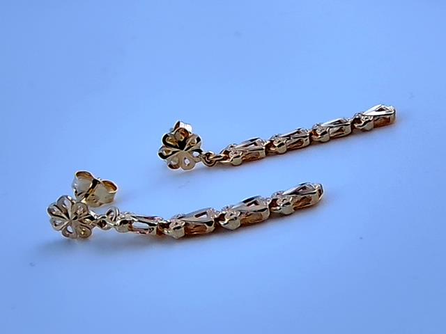BOUCLES D OREILLES EN OR 18KT
