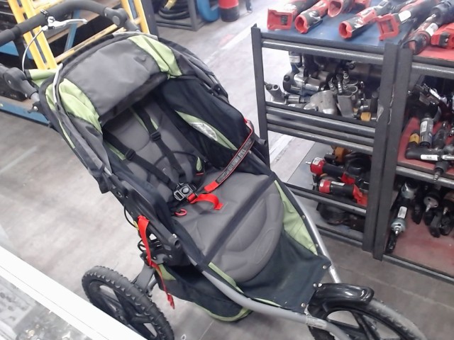 Carosse pour enfant 3 roue(manque barre)