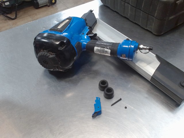 Cloueuse a charpente pneumatic + acc ps