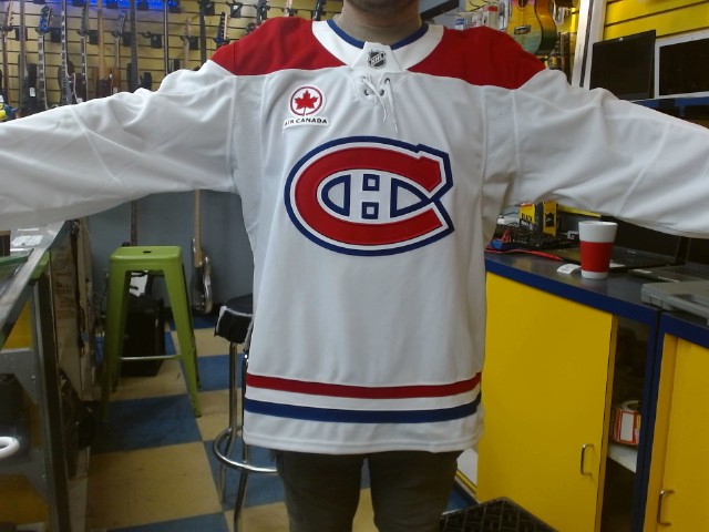 Authentic pro jersey canadiens size 50