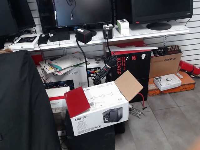 Enceite multimedia in box blanc