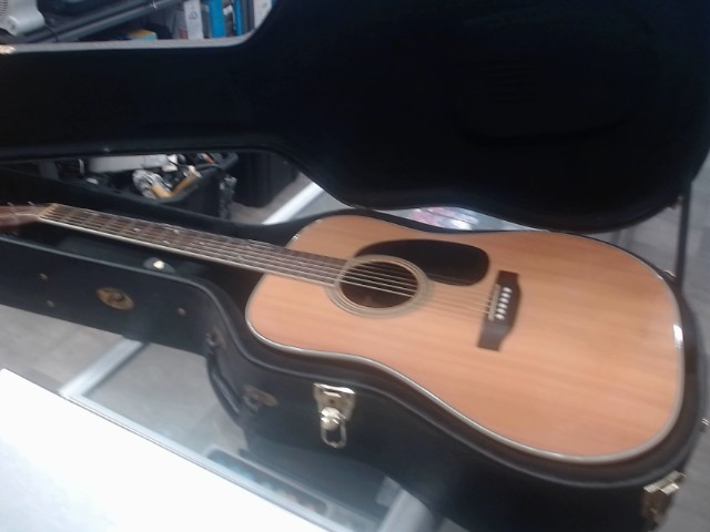 Guitare acoustique +hardcase