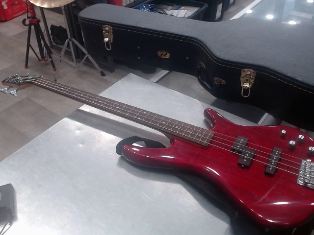 Basse 4 corde rouge + softcase