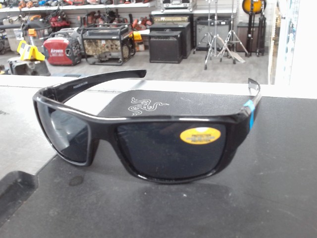 Lunettes de soleil pugs