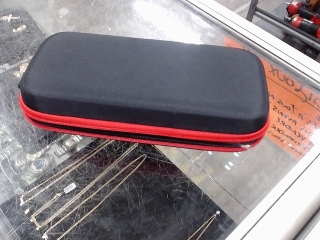 Etuis switch+acc vitre protectrice(neuf)