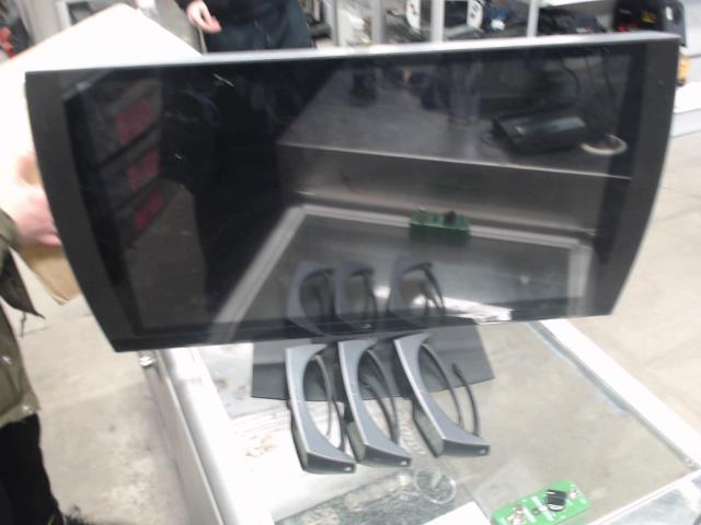 Moniteur 3d avec lunettes 3d ecran brule