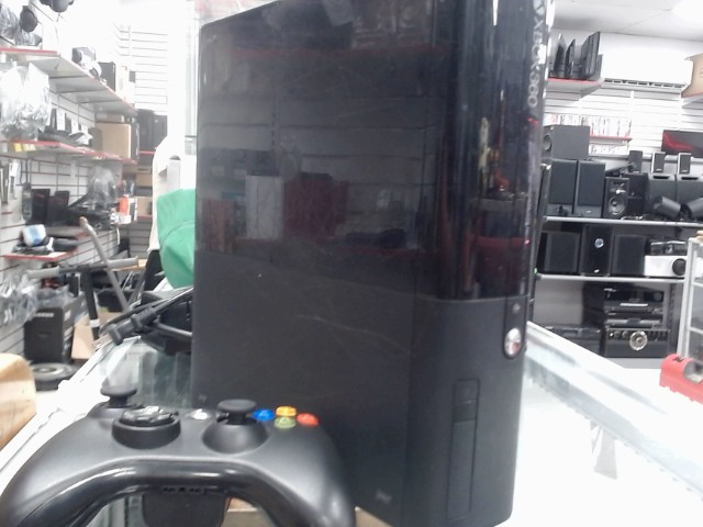 Xbox 360 avec manette et fil