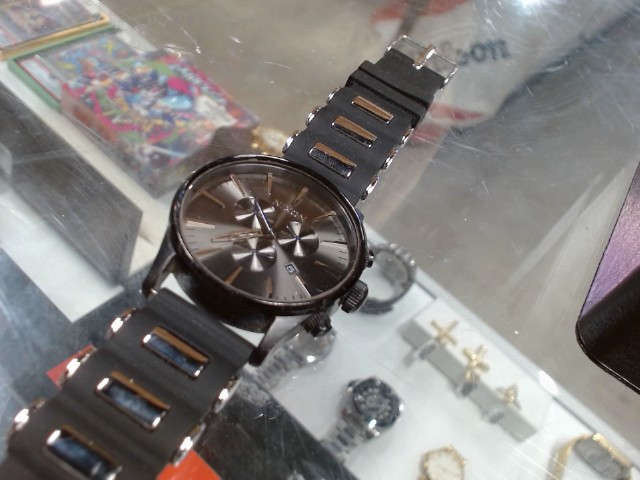 E montre nixon brac caouchu clean
