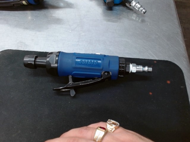 Petit die grinder aurora comme neuf