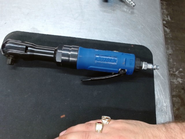 Ratchet a air 3/8 comme neuf