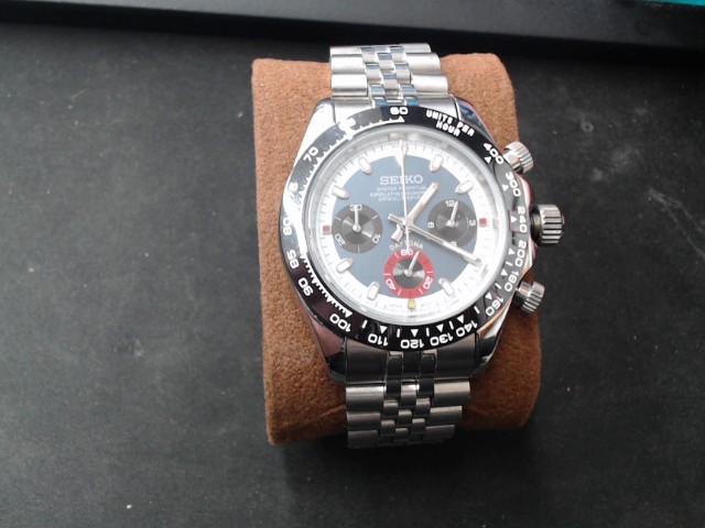 Montre seiko chrono gris bleu rouge