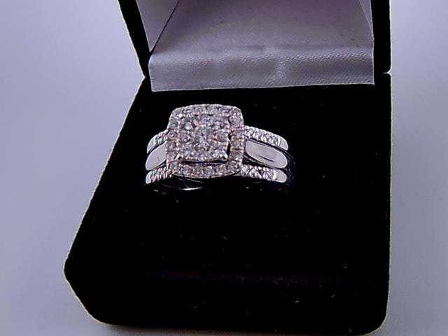 BAGUE EN OR 14KT AVEC DIAMANTS 