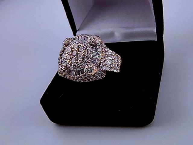 BAGUE EN OR 10KT AVEC DIAMANTS