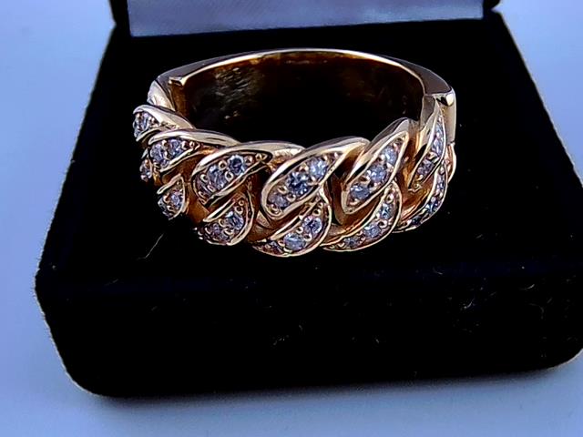 BAGUE EN OR 10KT AVEC DIAMANTS
