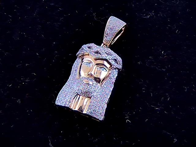BRELOQUE EN OR 10KT AVEC DIAMANTS