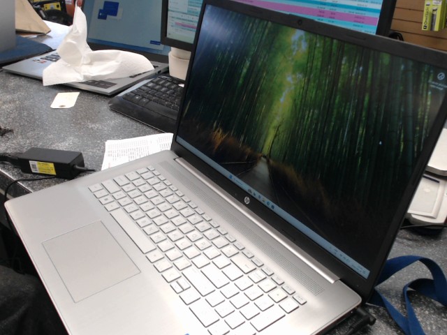 Laptop i5-12th gen/16gb nvme/1tbssd+chrg