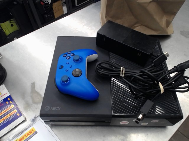 Xbox one avec manette bleue