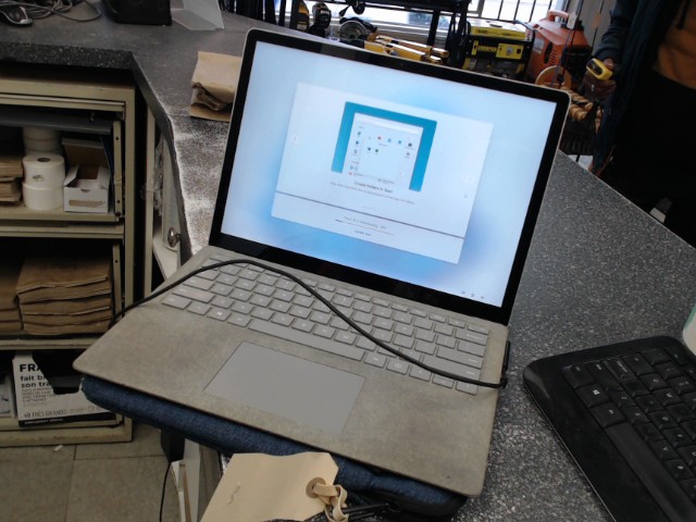 Surface pro 5 i5-7300u/8gbram/256ssd