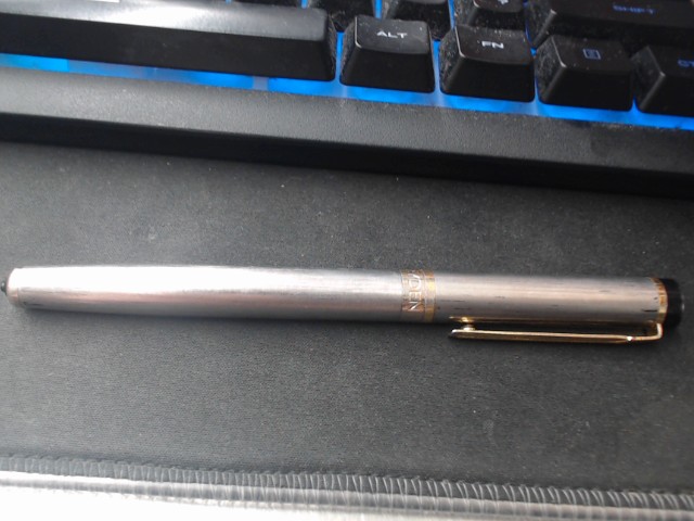 Stylo a plume argent et or