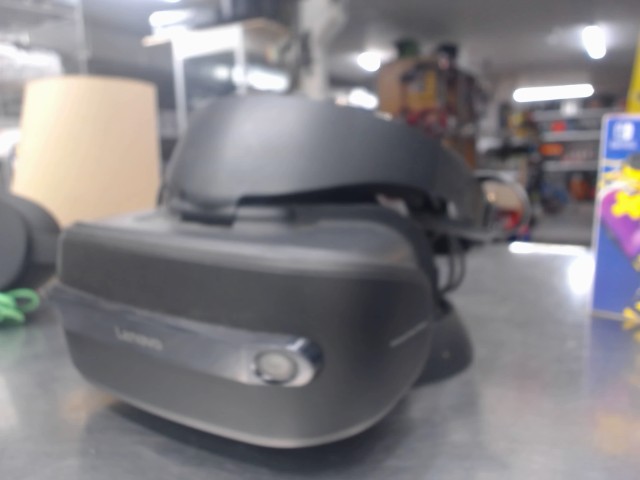 Mixed reality headset lenovo avec man