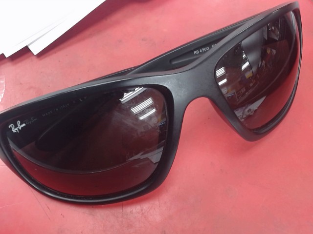 Lunette rayban noir avec caisse