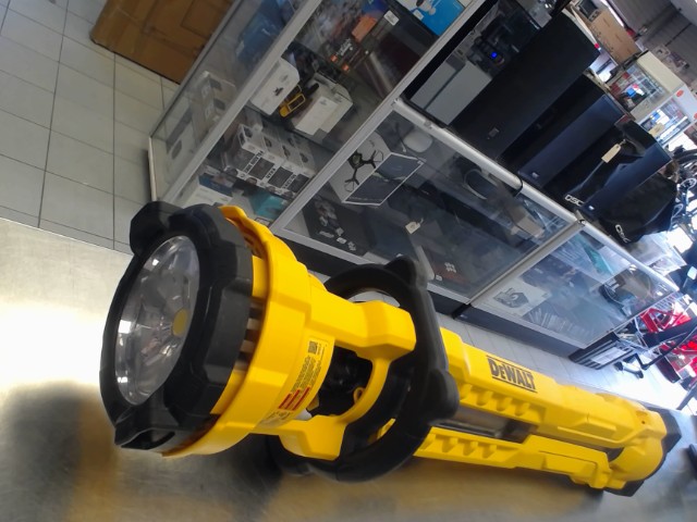 Tripod light dewalt