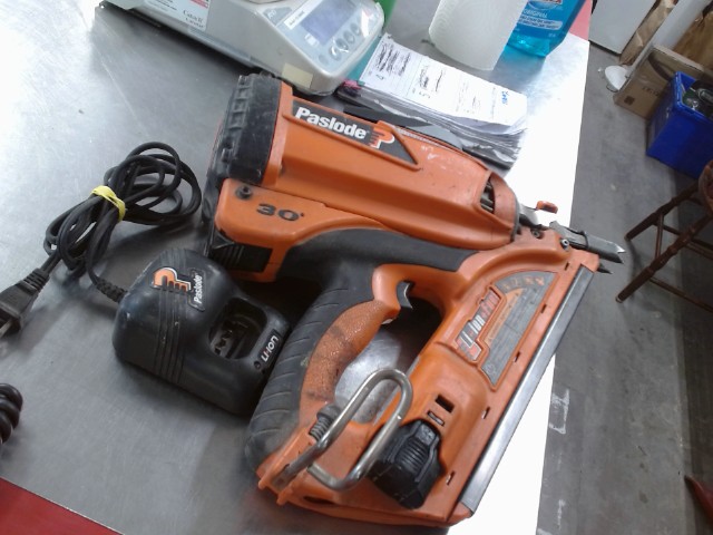 Cloueuse paslode electrique+1 batt+charg