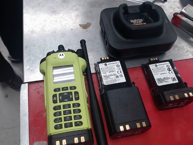 Talkie-walkie 2 batteries chsrgeur