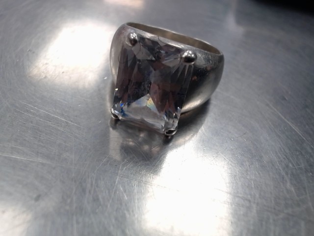 Bague avec pierre large