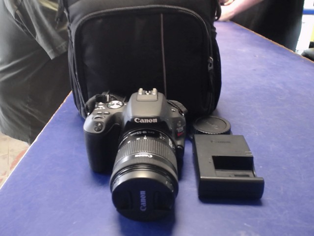Appareil photo 24.2mp +accessoires