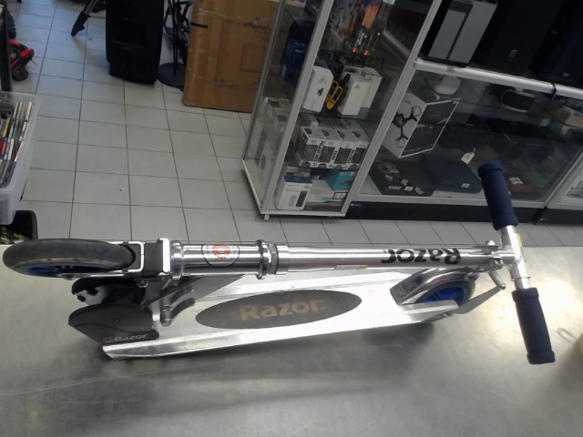 Razor une trottinette � pied