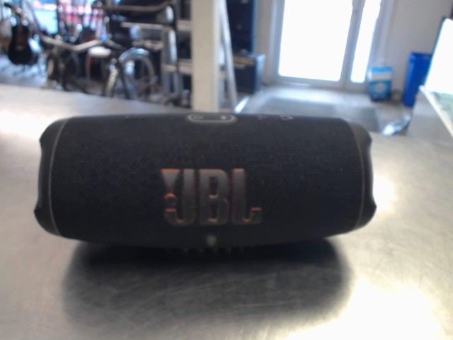 Haut parleur blutooth jbl charge 5