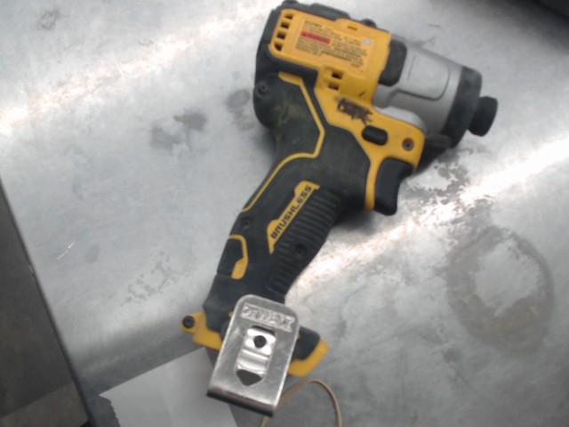 Impact driver dewalt paint jaune