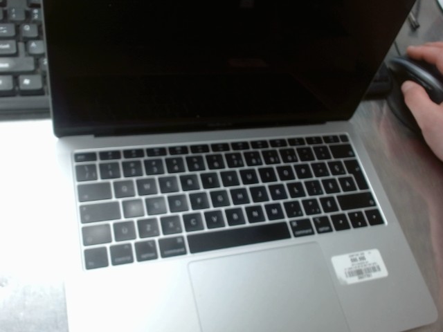 I5/8gb ram/256ssd/13in/2018