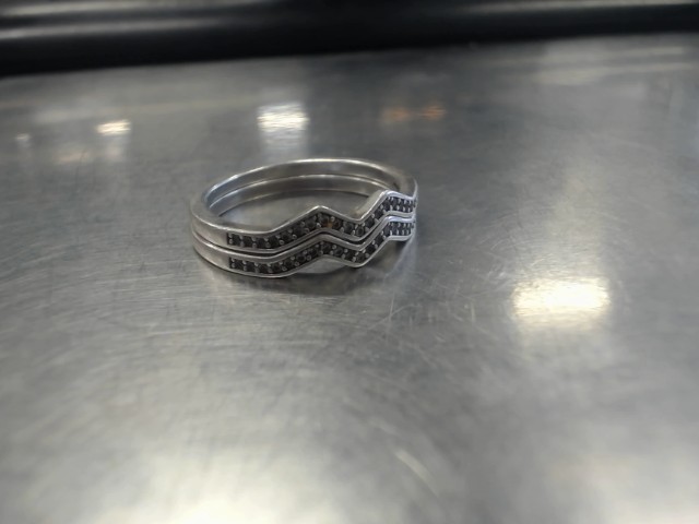 Bague en argent 1.809g