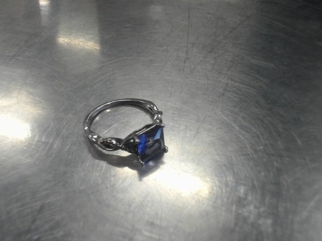 Bague en argent avec pierre bleu 2.070g