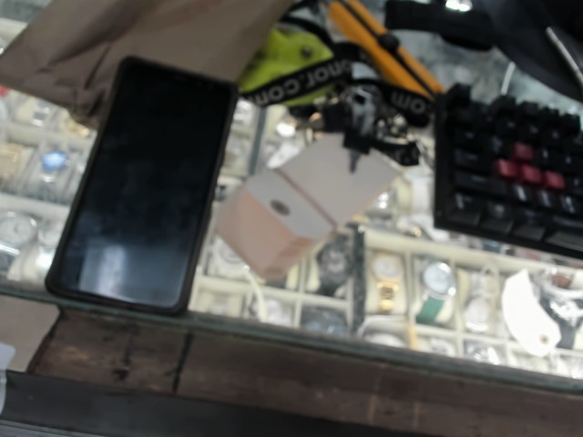 Cellulaire avec case transparent