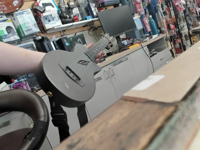 Yukulele noir avec case