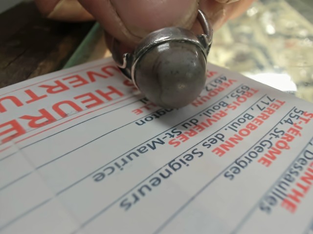 Bague avec pierre opal