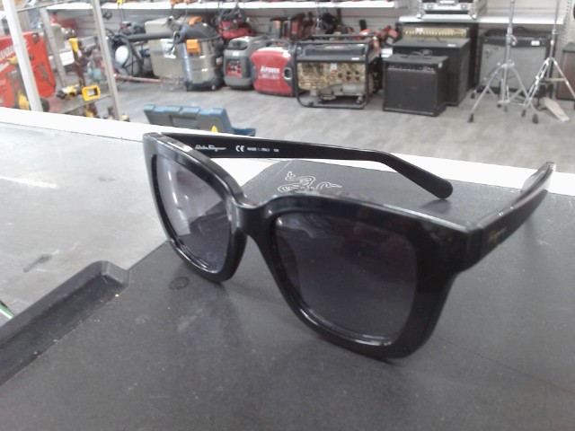 Lunette soleil femme frame noir