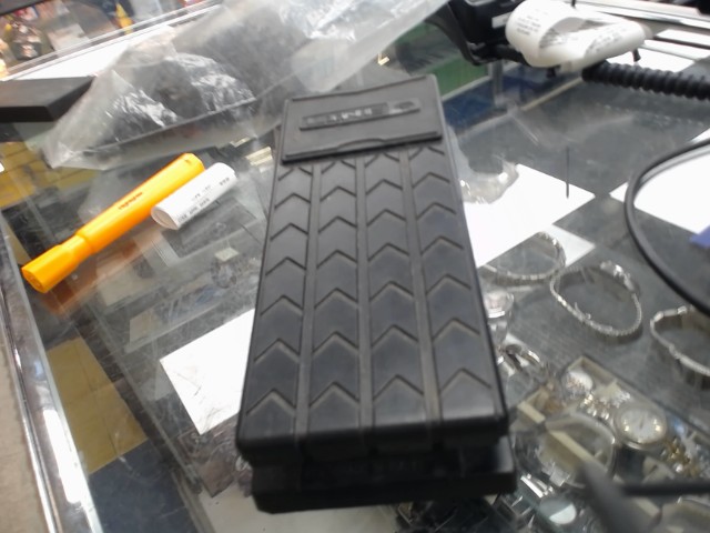 Pedal noir line 6